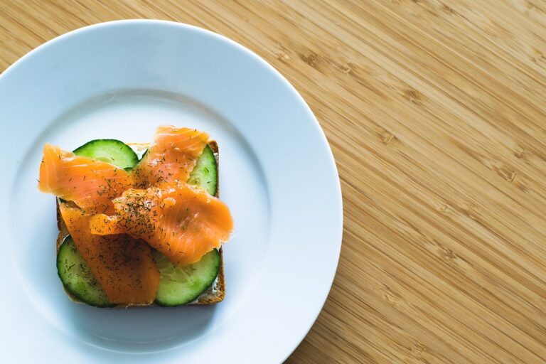 salmon, bun, chunks-2303843.jpg